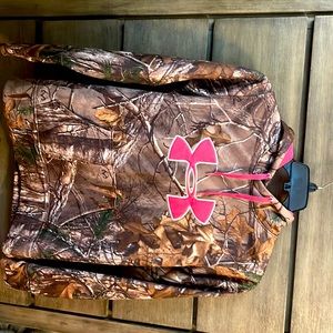 Woman’s Under Armour Camo Pullover